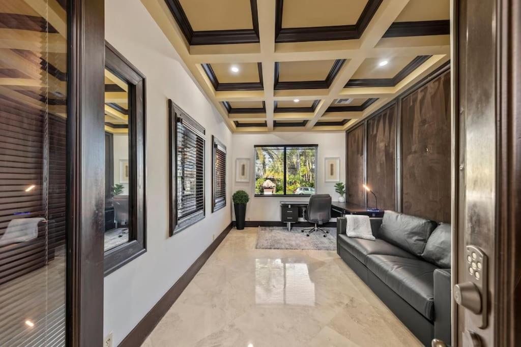 Tropical Waterfront 7 Bedroom House In Seven Isles Fort Lauderdale