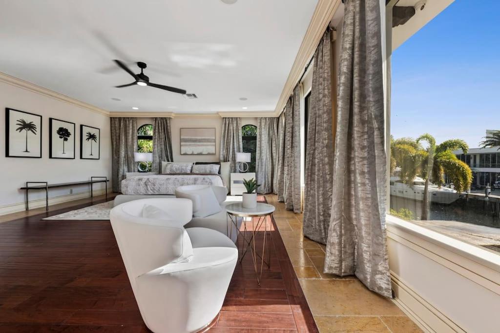 Tropical Waterfront 7 Bedroom House In Seven Isles *