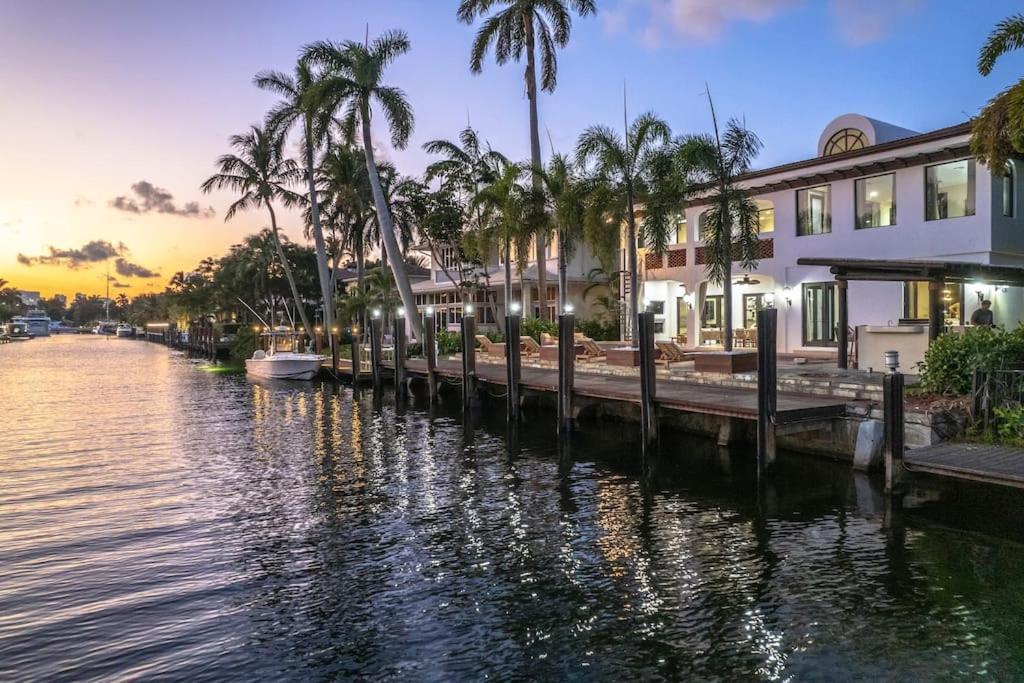 Villa Tropical Waterfront 7 Bedroom House In Seven Isles *
