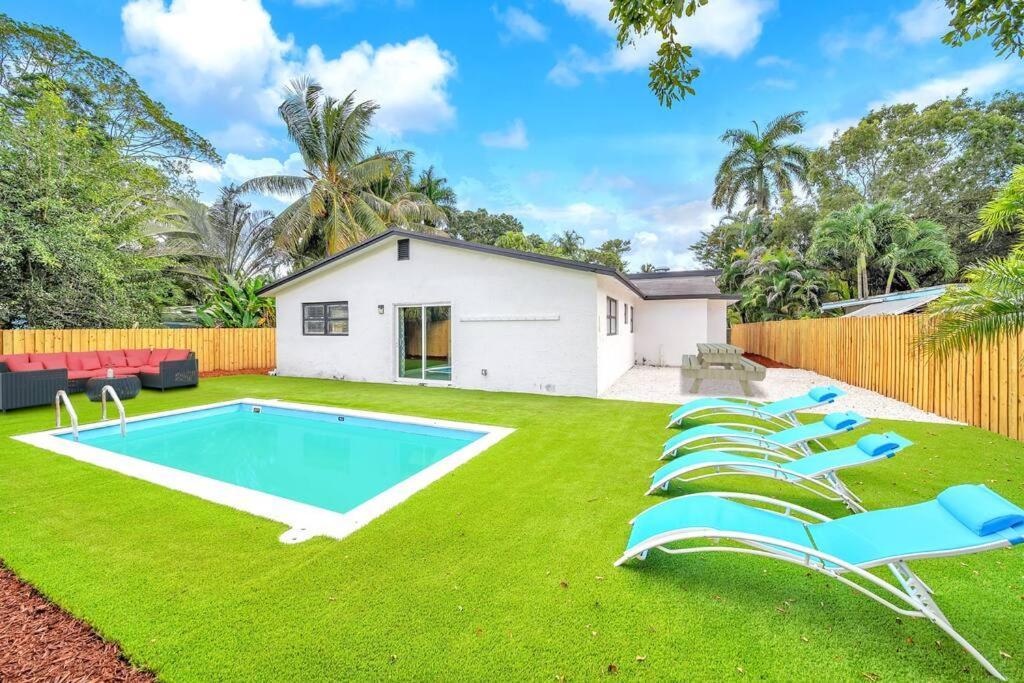 Indoor Basketball, Game Room, Heated Pool, Private * Fort Lauderdale