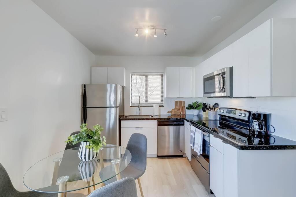 Chic Retreat: 2br Apartment! *