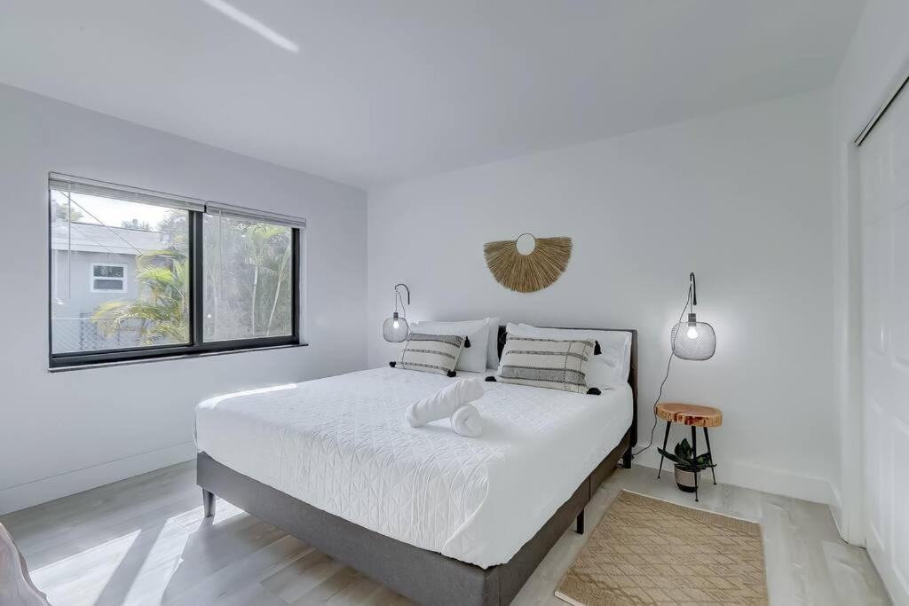 Chic Retreat: 2br Apartment!