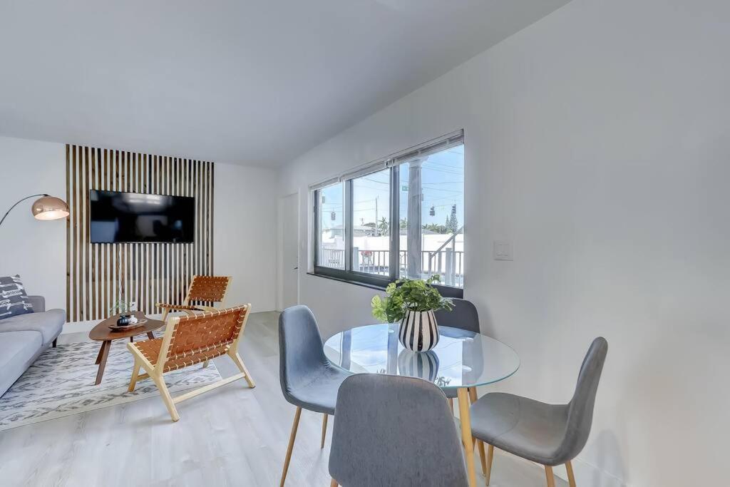 Chic Retreat: 2br Apartment! *
