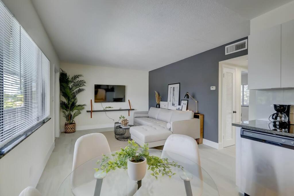 Apartment 2br Coastal Getaway! Fort Lauderdale