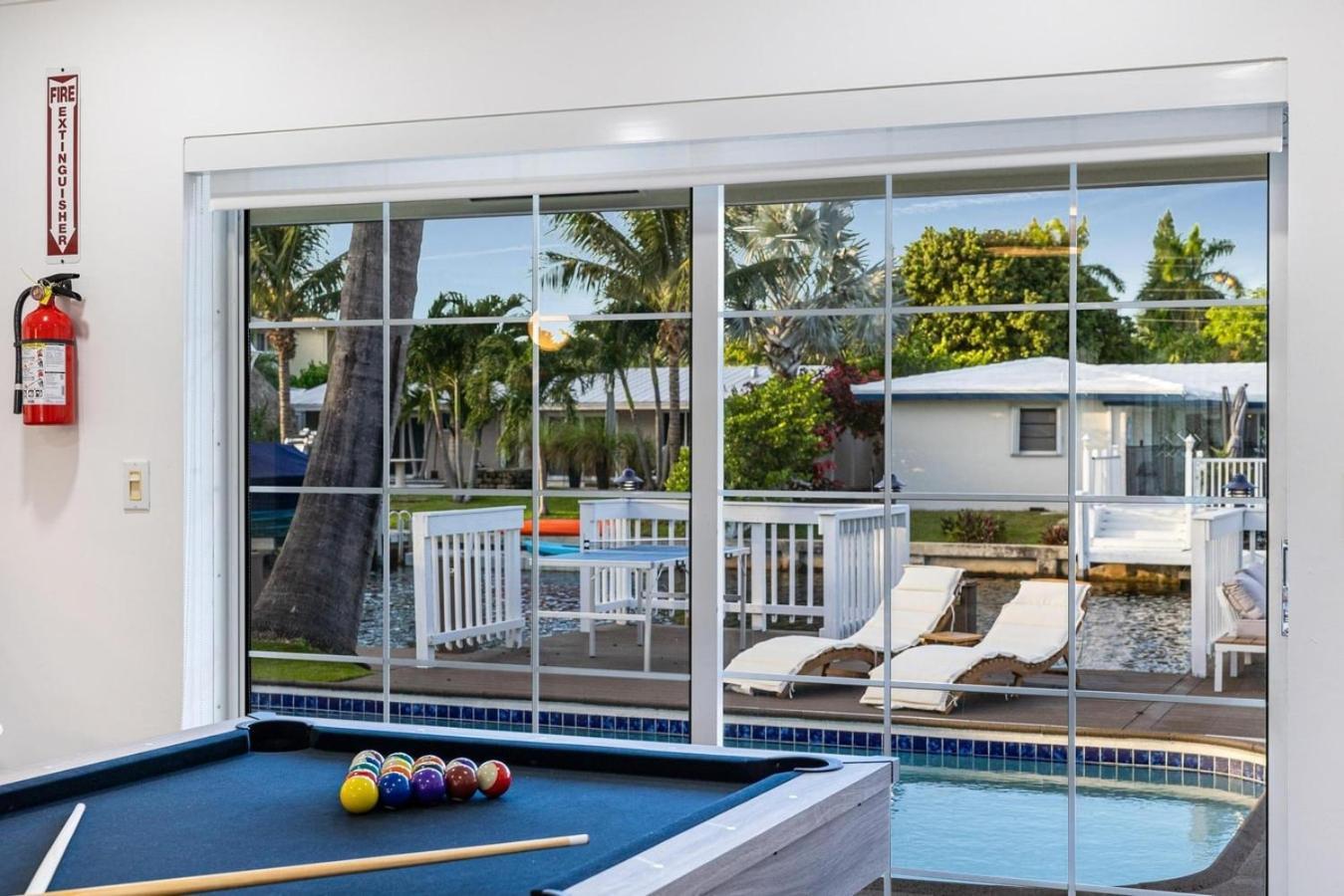 4bd Waterfront Dock Pool Holiday home *
