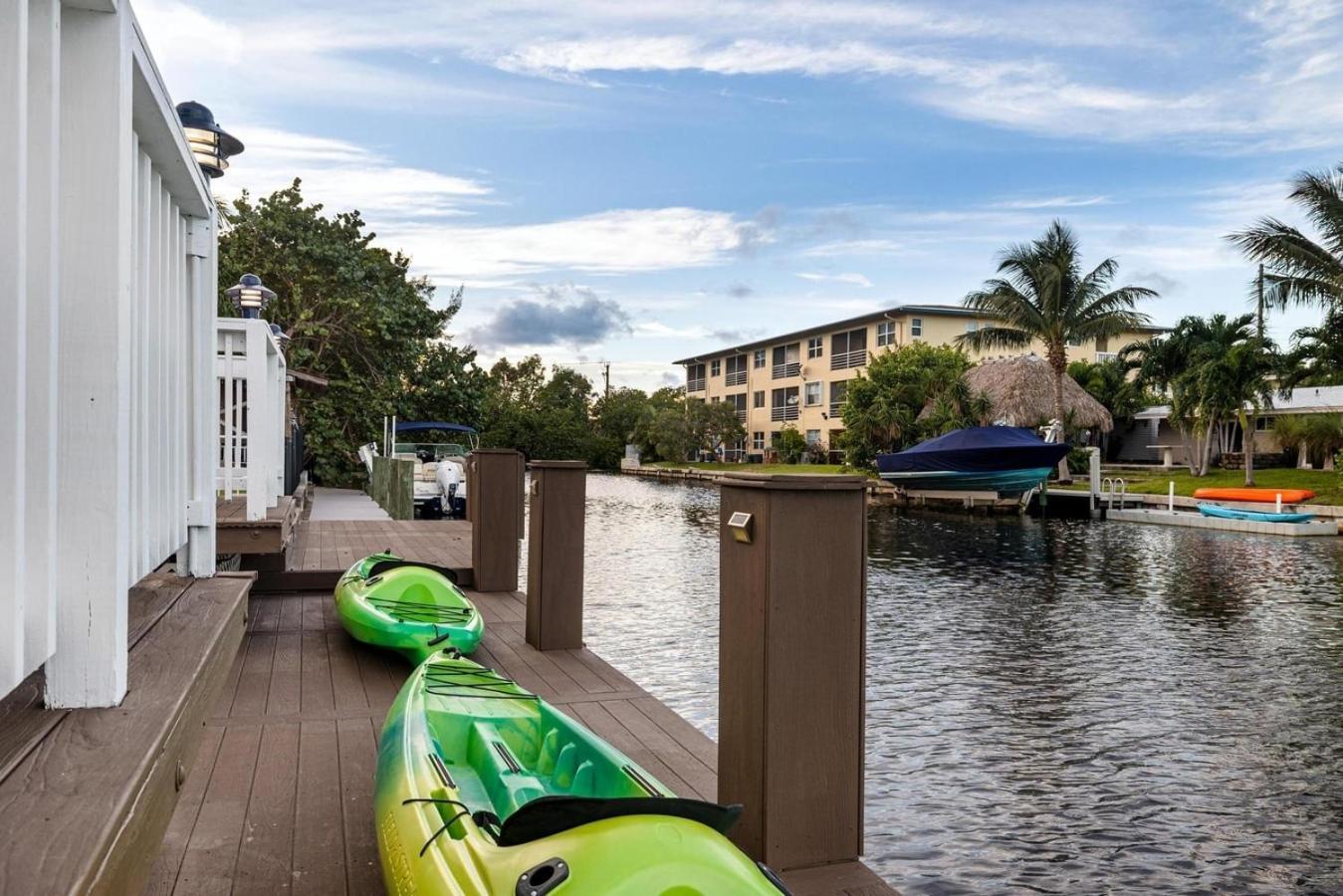 4bd Waterfront Dock Pool Holiday home *