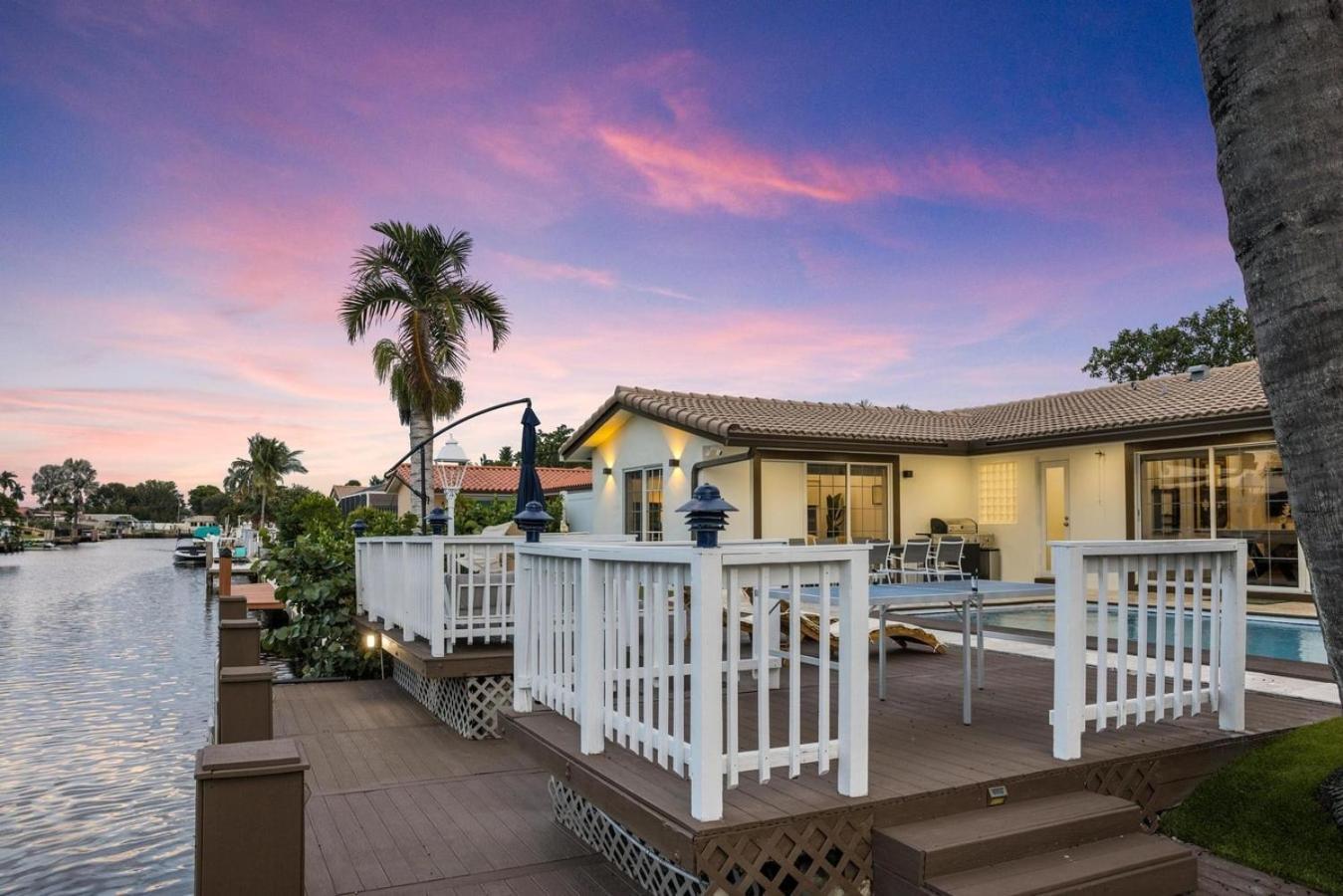4bd Waterfront Dock Pool