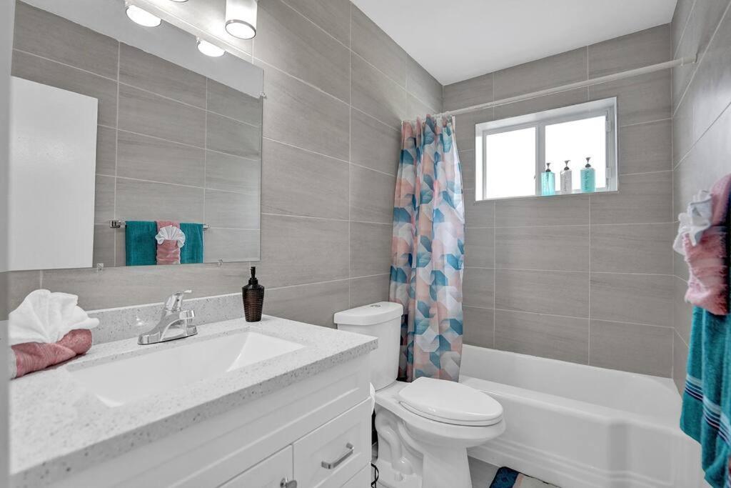 Sunset Serenity: Your Lauderdale Retreat Holiday home