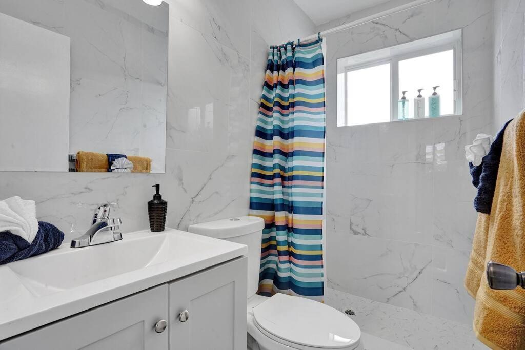 Sunset Serenity: Your Lauderdale Retreat *