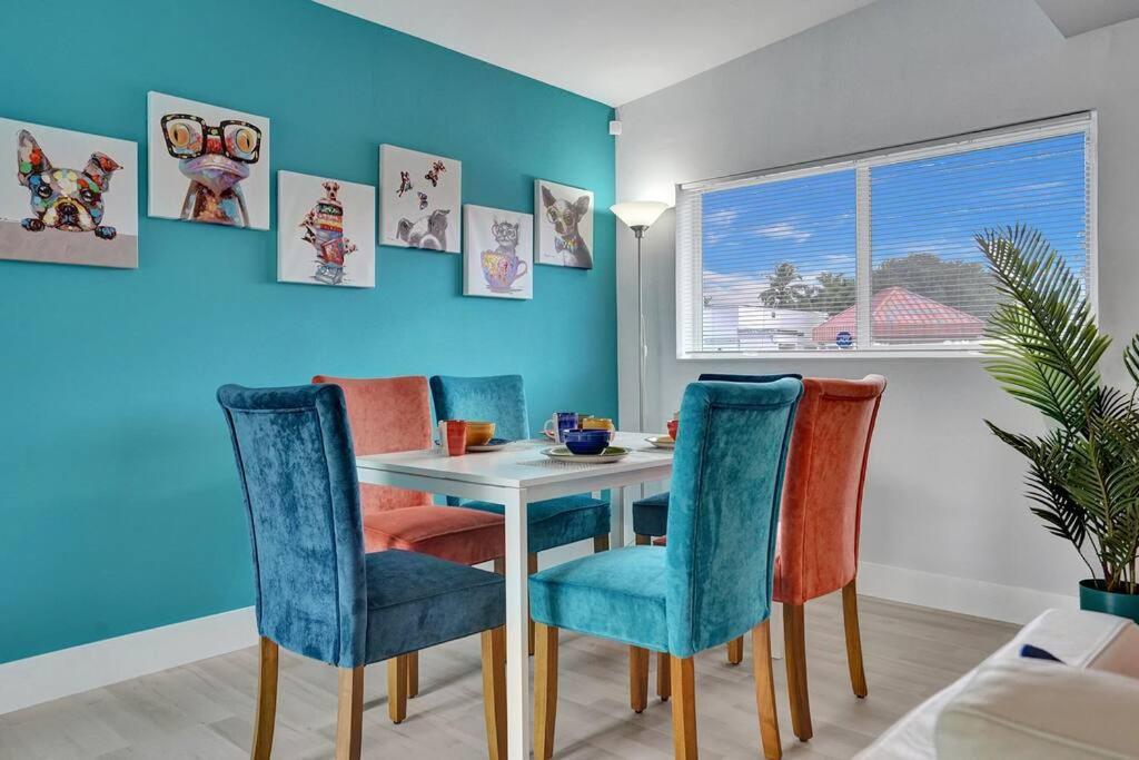 Sunset Serenity: Your Lauderdale Retreat Holiday home *