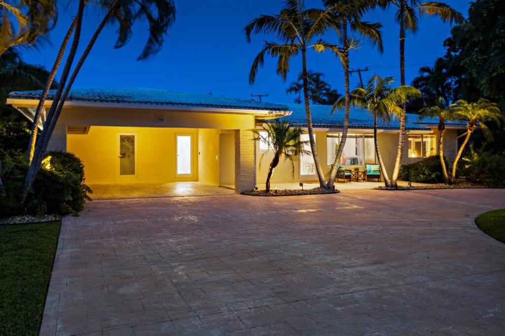 Walking Distance To The 3br House With 1