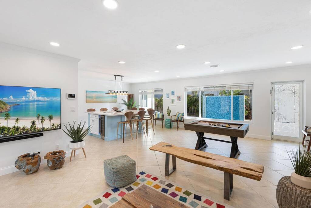 Walking Distance To The 3br House With 1 *