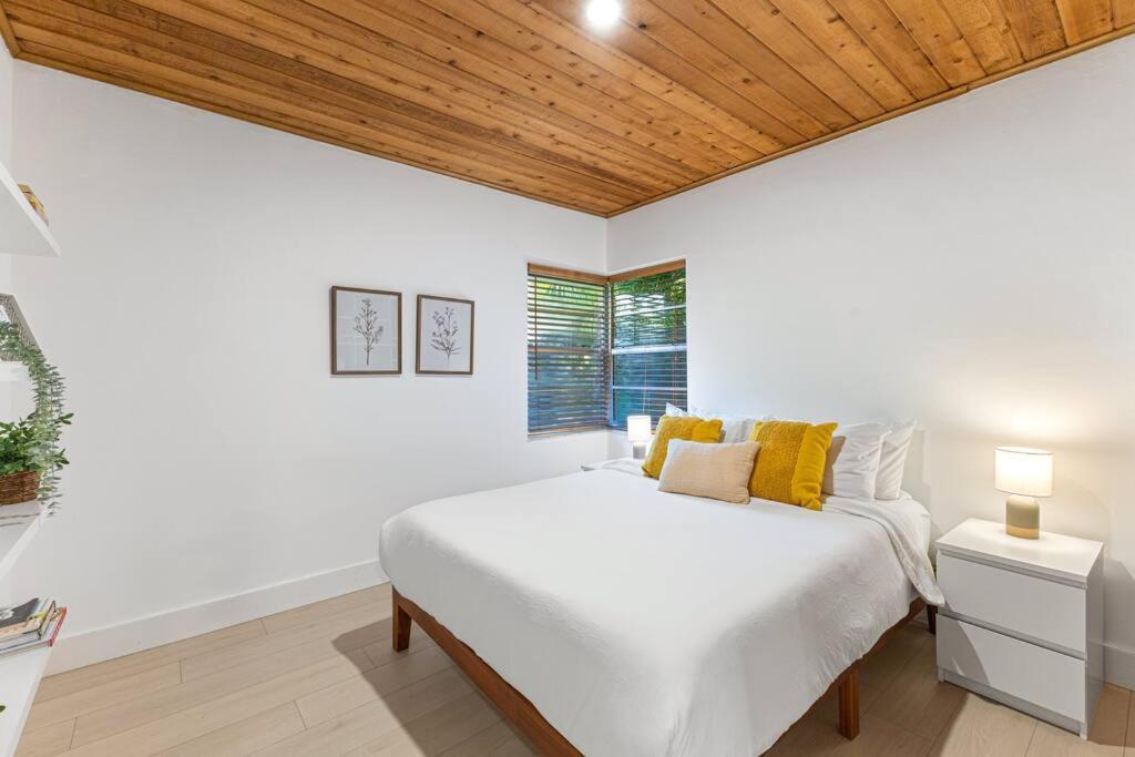 Welcoming Airbnb Walkig Distance To Olas Blvd Apartment
