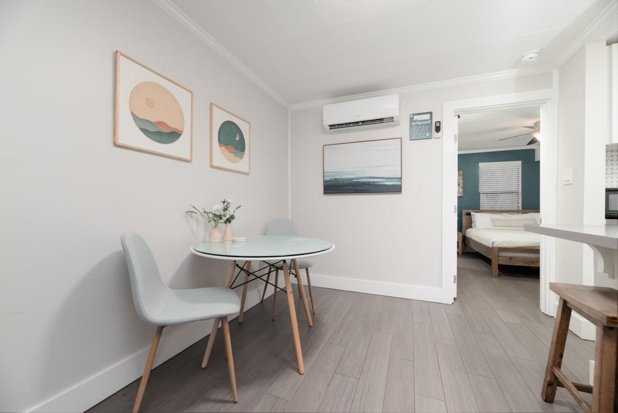 The Flats At Riverside Park 1