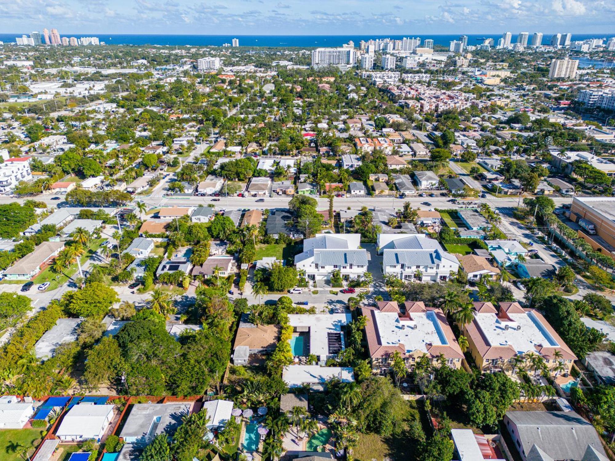 Apartment Bright: Tropical Retreat - Ridge - East Sunrise Blvd *