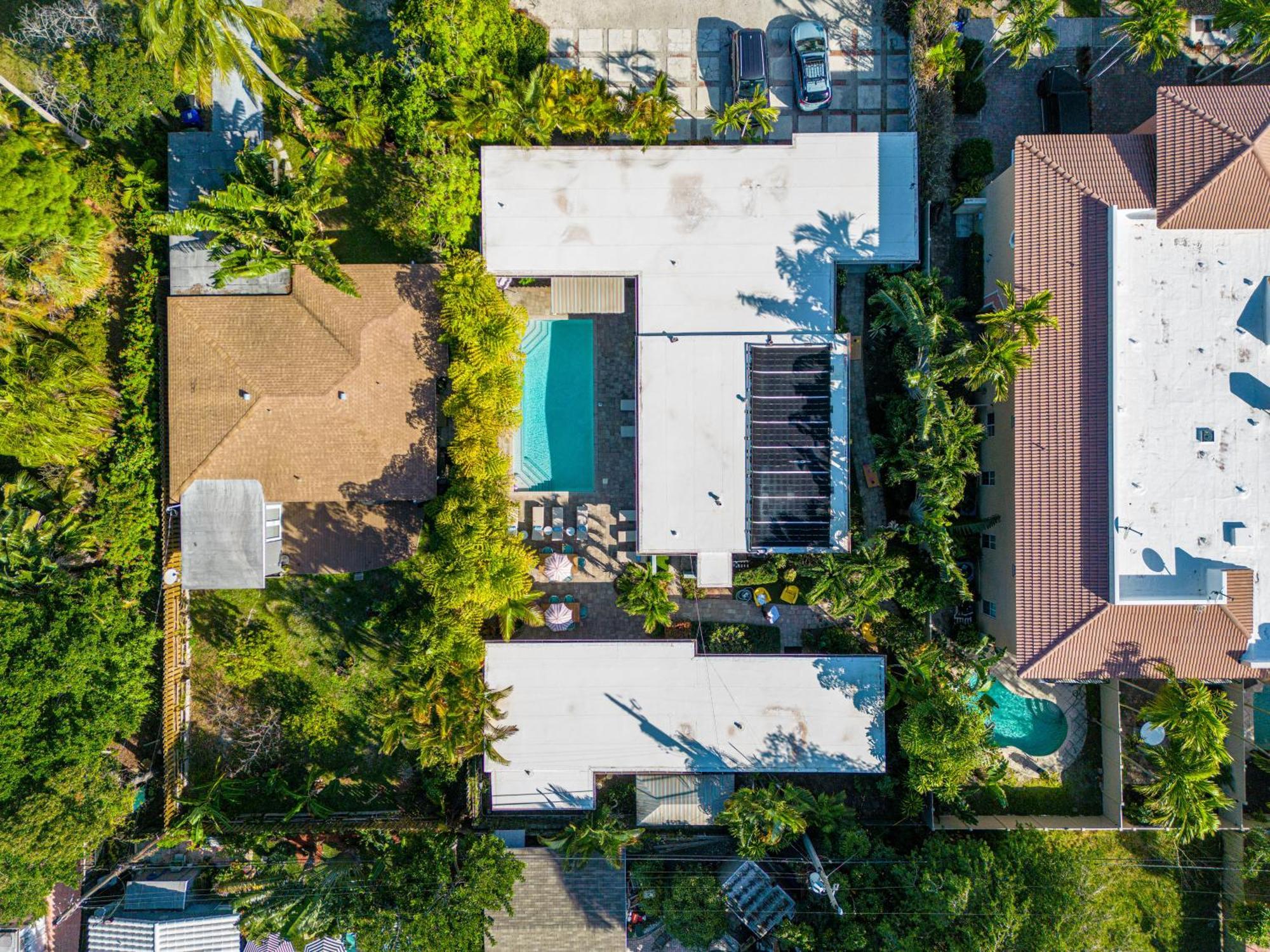 Apartment Bright: Tropical Retreat - Ridge - East Sunrise Blvd
