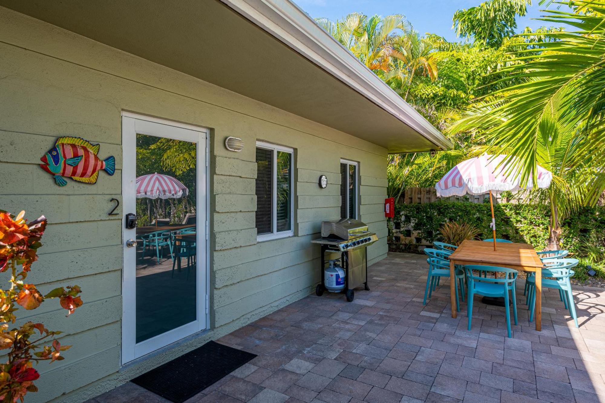 Bright: Tropical Retreat - Ridge - East Sunrise Blvd *