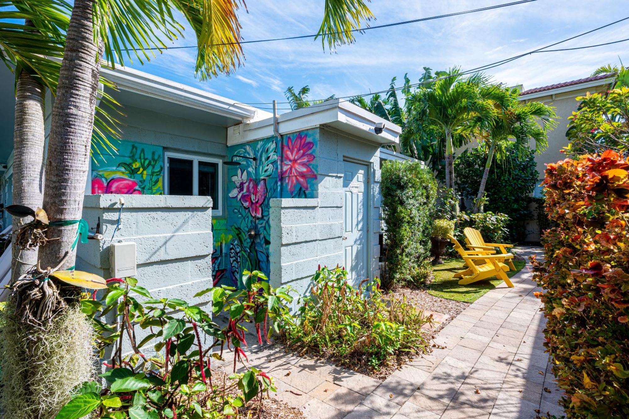 Bright: Tropical Retreat - Ridge - East Sunrise Blvd Fort Lauderdale