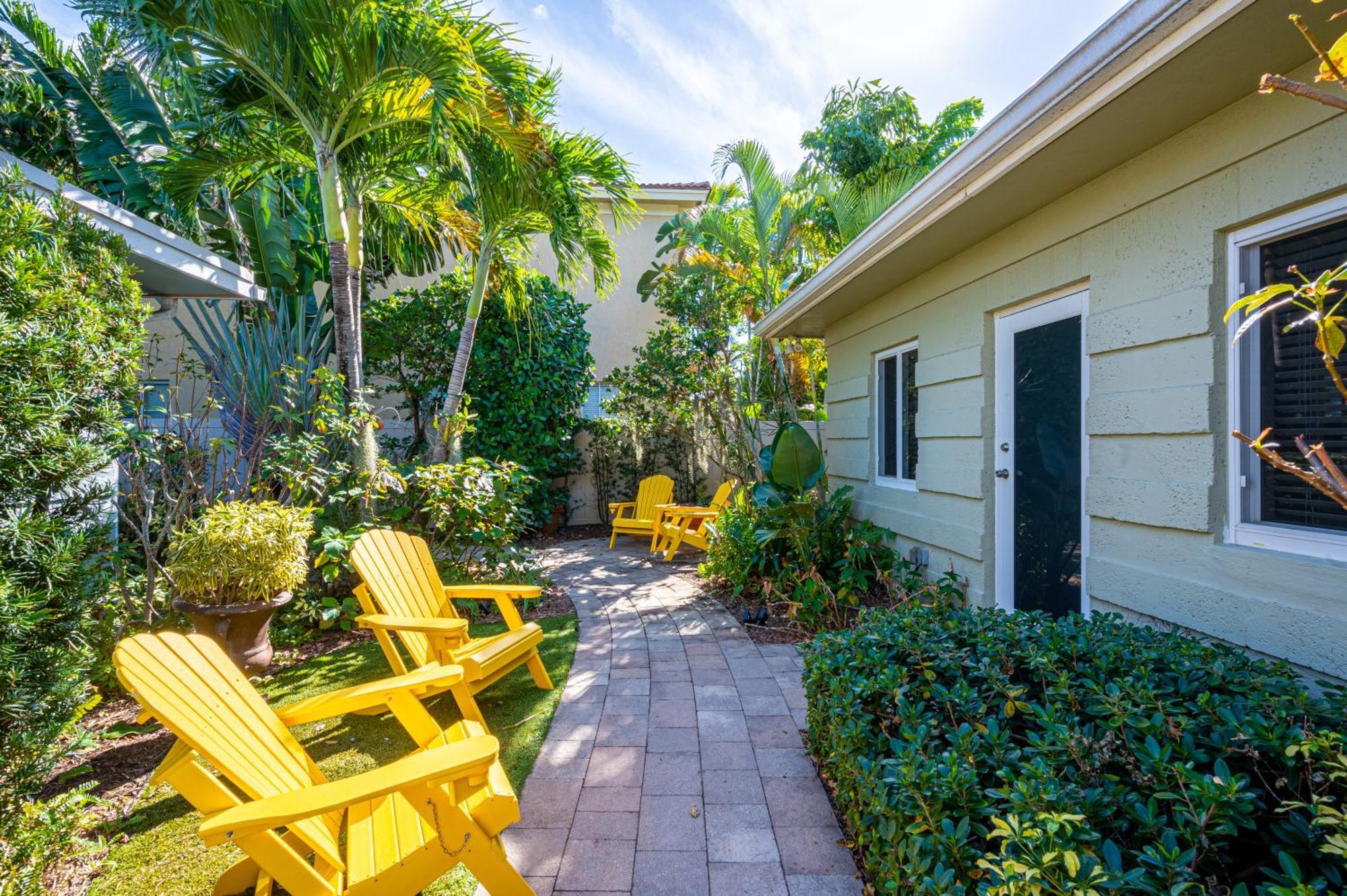Bright: Tropical Retreat - Ridge - East Sunrise Blvd *