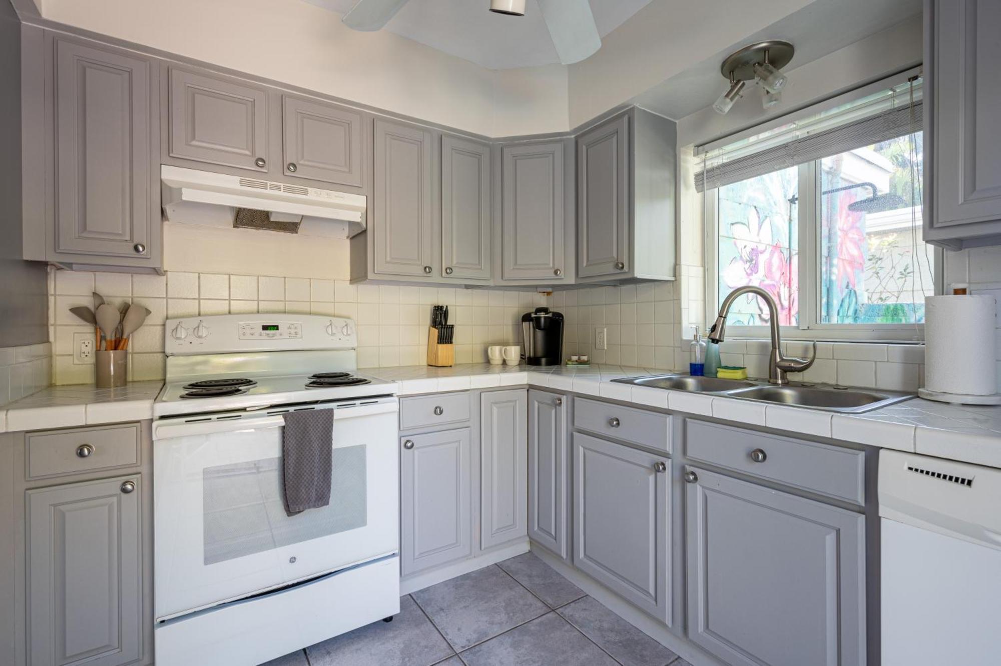 Bright: Tropical Retreat - Ridge - East Sunrise Blvd