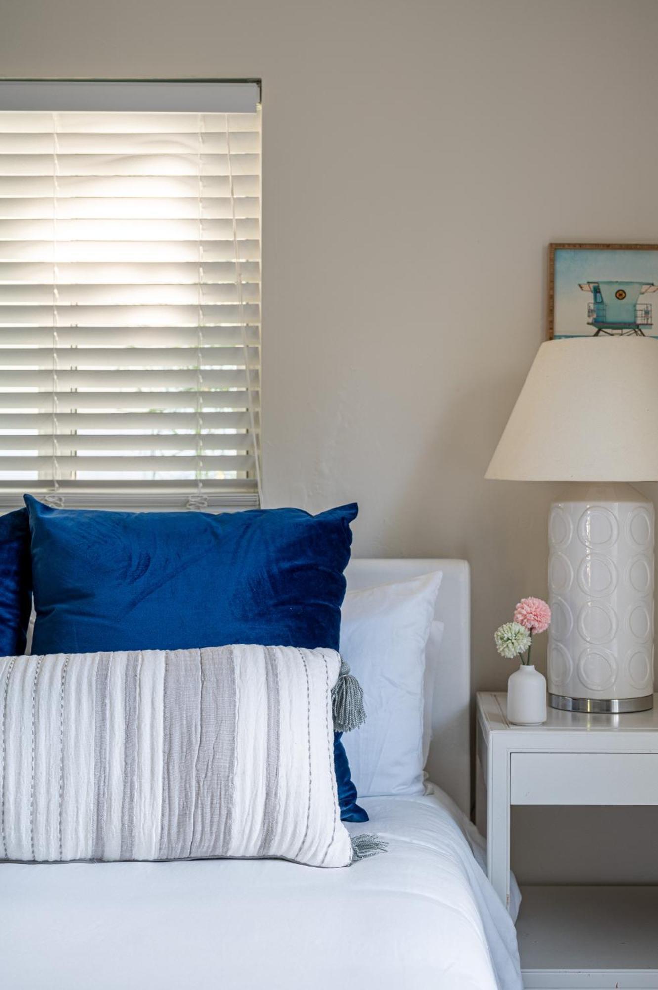 Bright: Tropical Retreat - Ridge - East Sunrise Blvd Apartment *