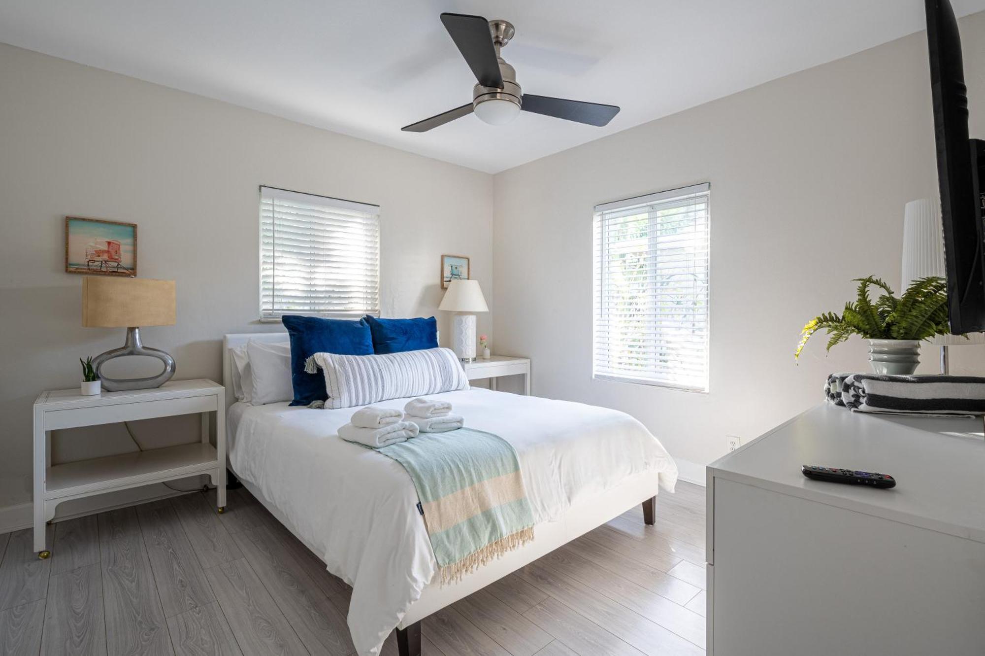Apartment Bright: Tropical Retreat - Ridge - East Sunrise Blvd