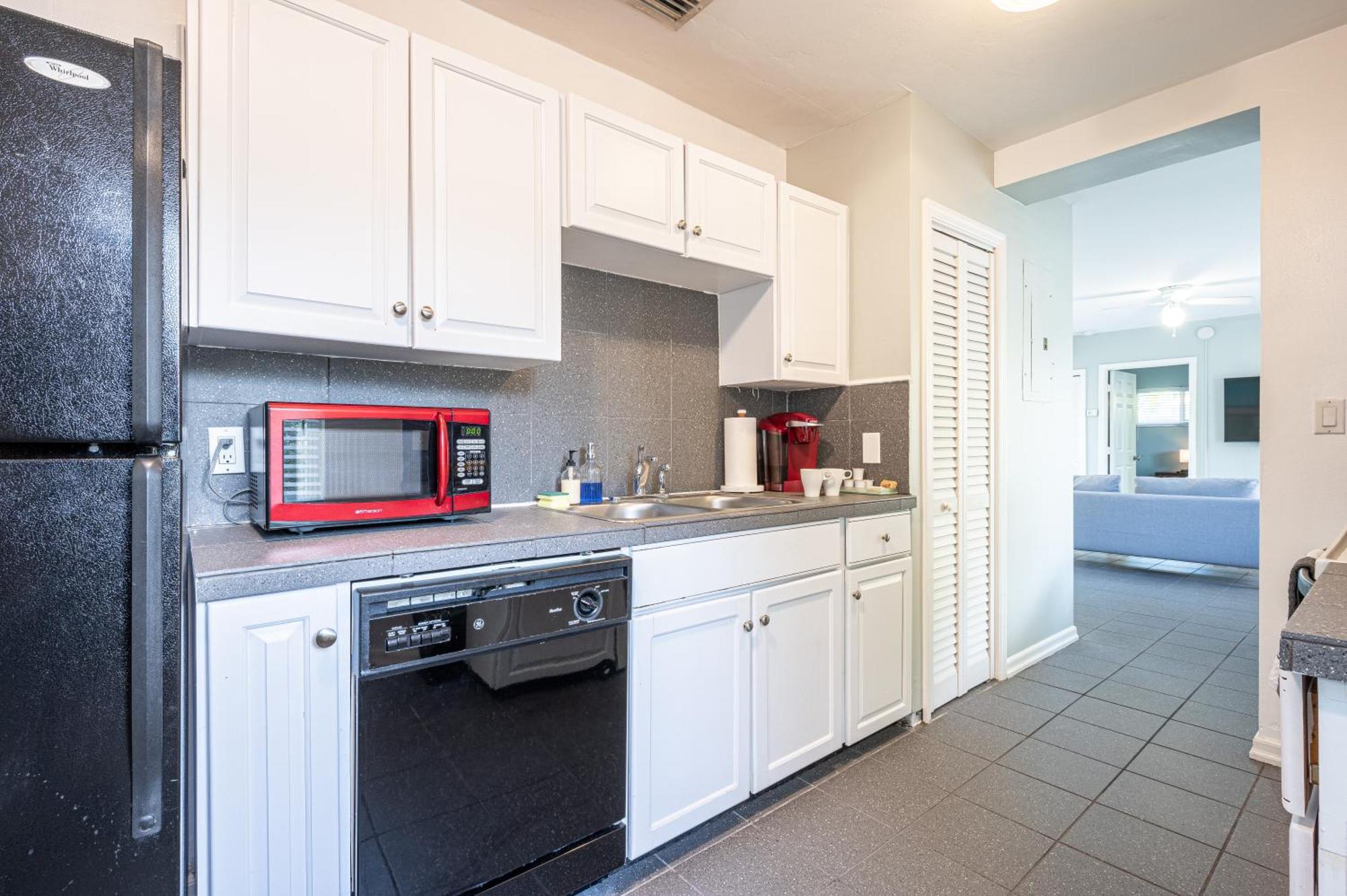 Bright: Tropical Retreat - Ridge - East Sunrise Blvd Fort Lauderdale
