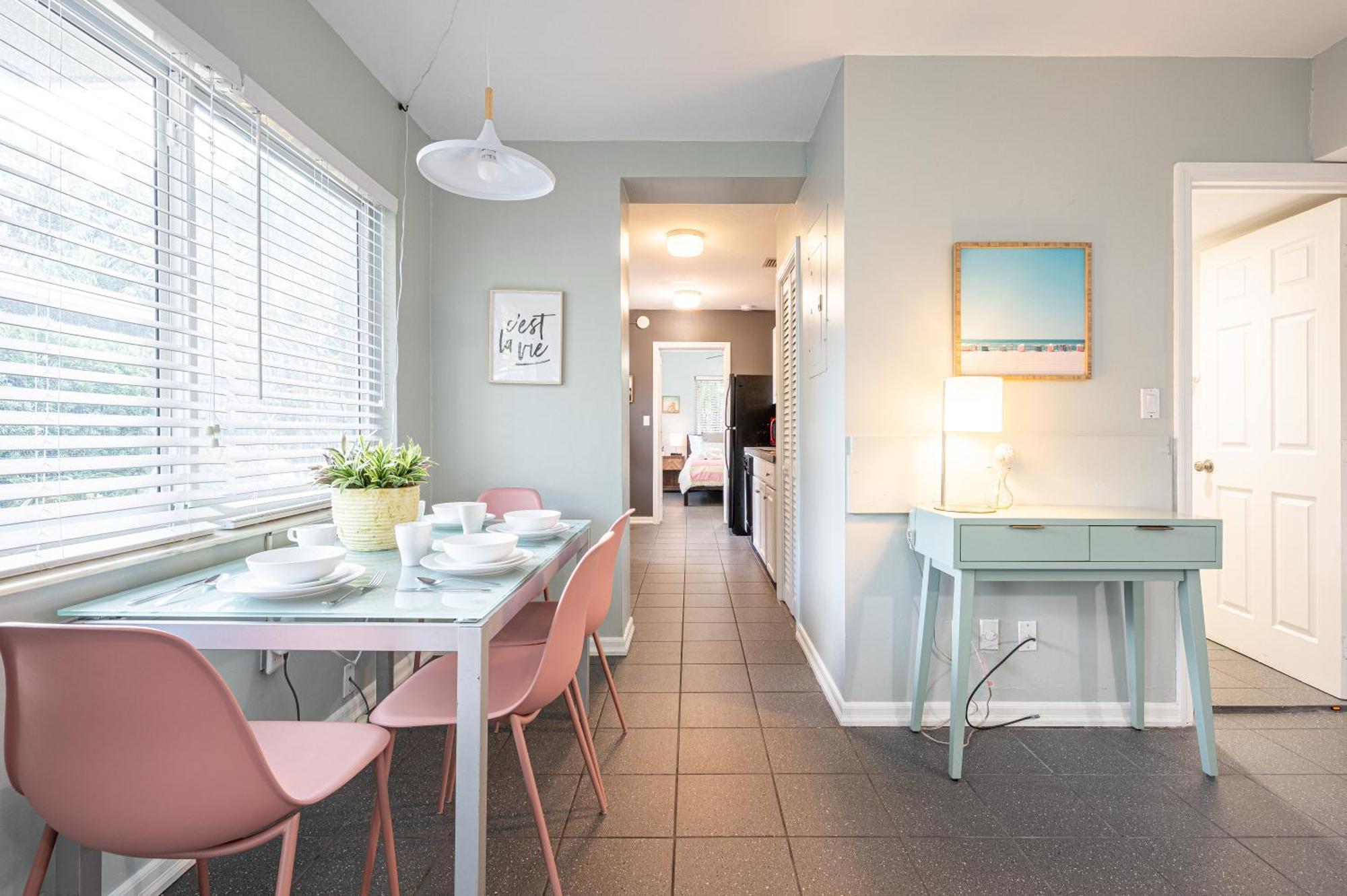 Apartment Bright: Tropical Retreat - Ridge - East Sunrise Blvd