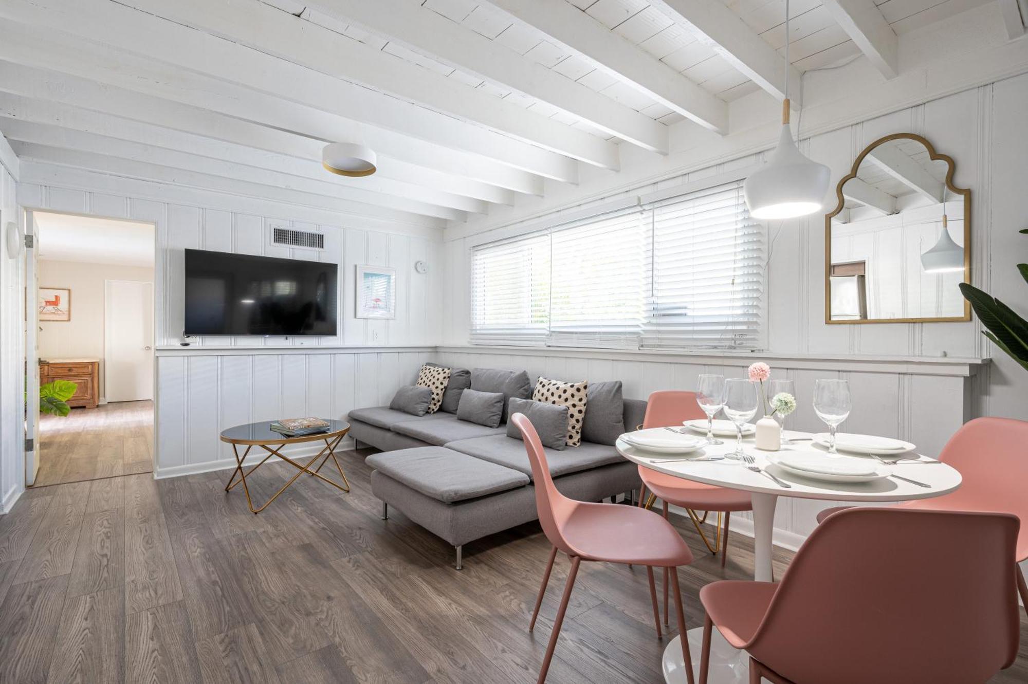 Bright: Tropical Retreat - Ridge - East Sunrise Blvd Apartment