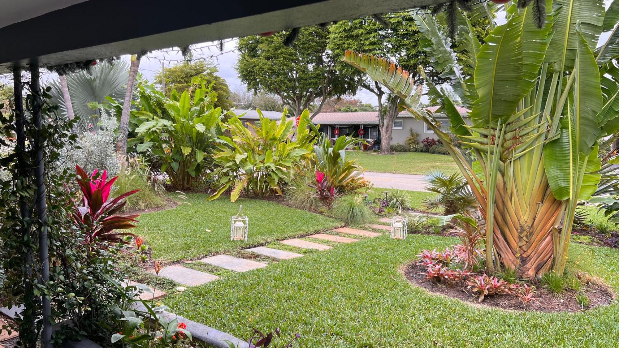 Paradise Gardens-wilton Manors- Male Only Guest house