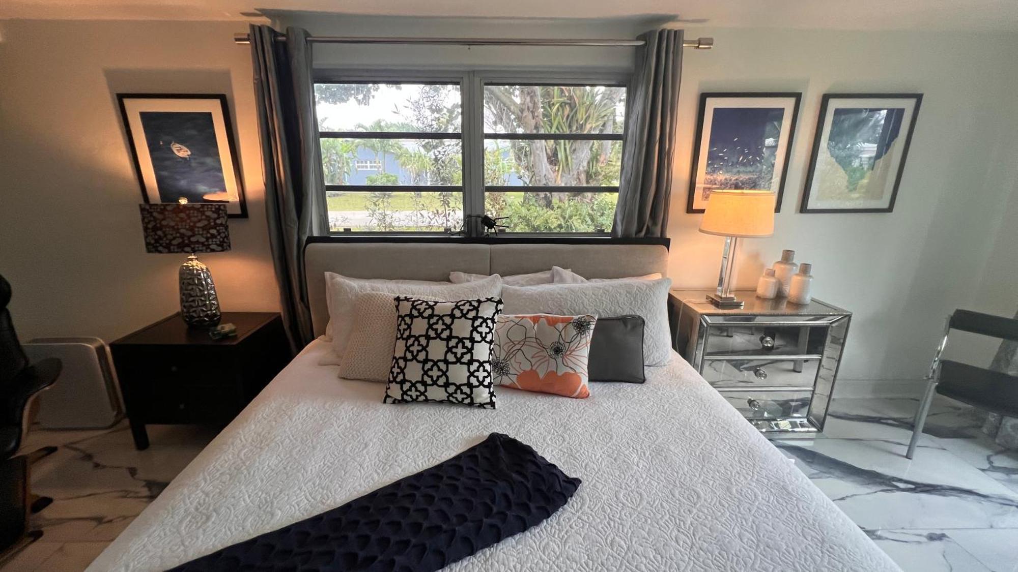 Paradise Gardens-wilton Manors- Male Only