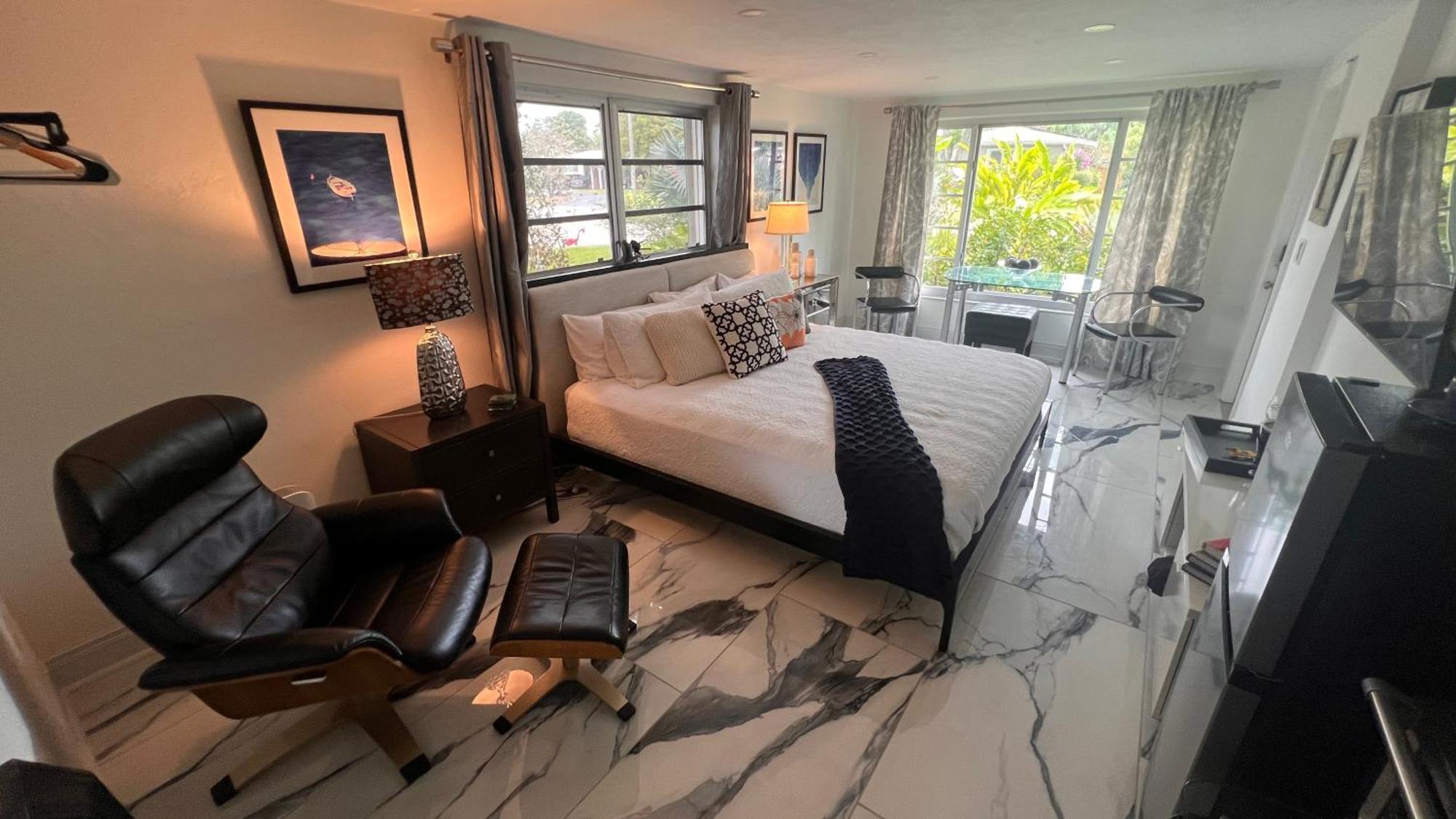 Paradise Gardens-wilton Manors- Male Only * Fort Lauderdale