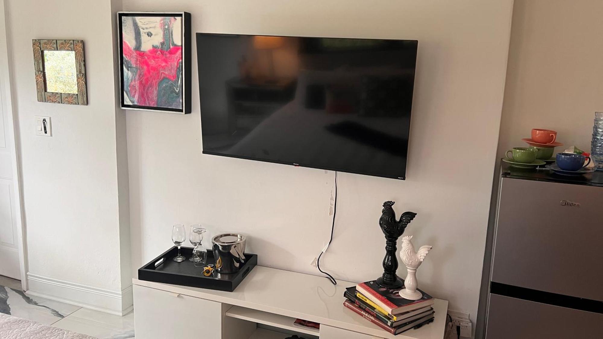 Paradise Gardens-wilton Manors- Male Only Guest house