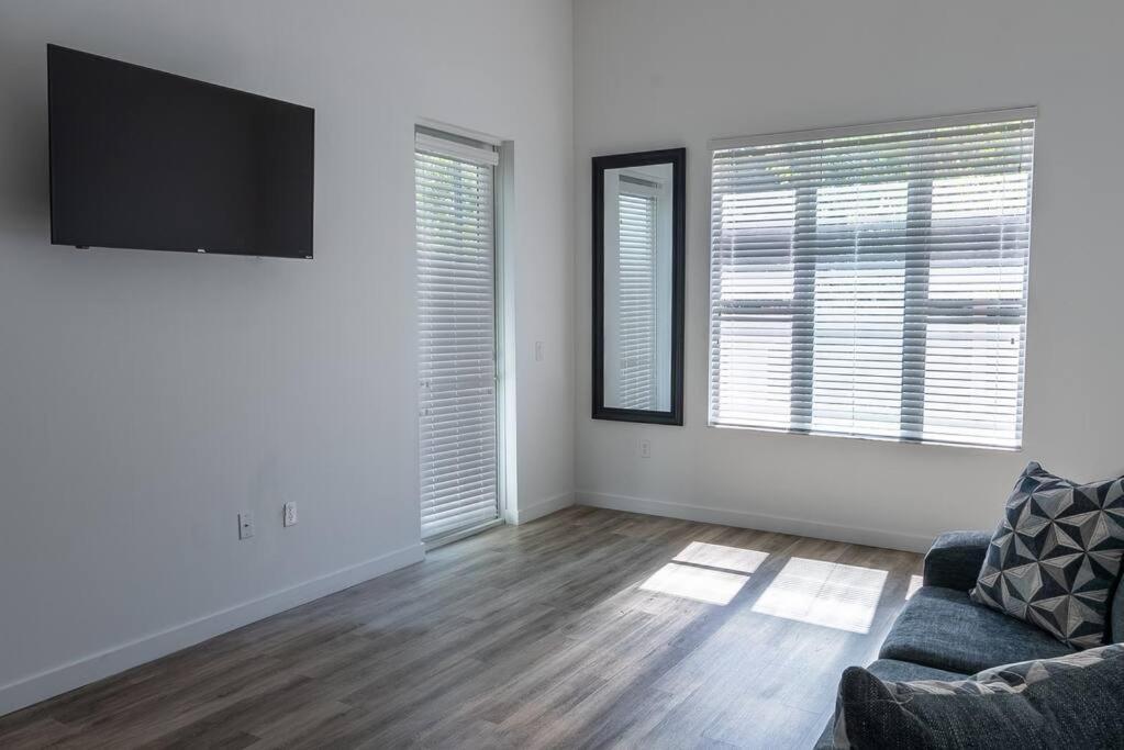 Beachside Bliss 1br Oasis + Pool In Ft Lauderdale Apartment