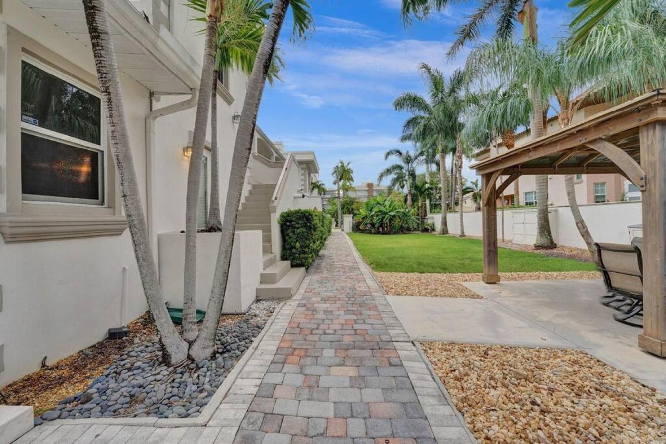 Isles Modern 1br Waterfront With Patio