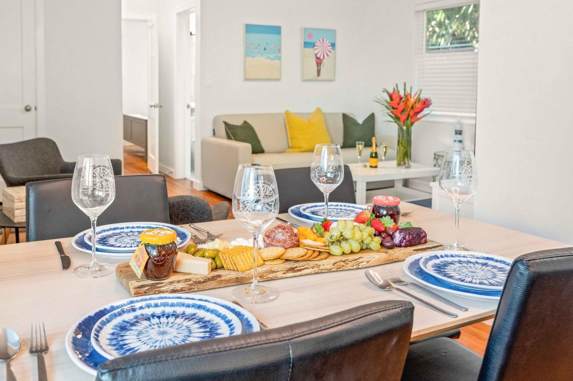 By The King Bed Lush Patio W Bbq Breakers Key Three H0mes Fort Lauderdale