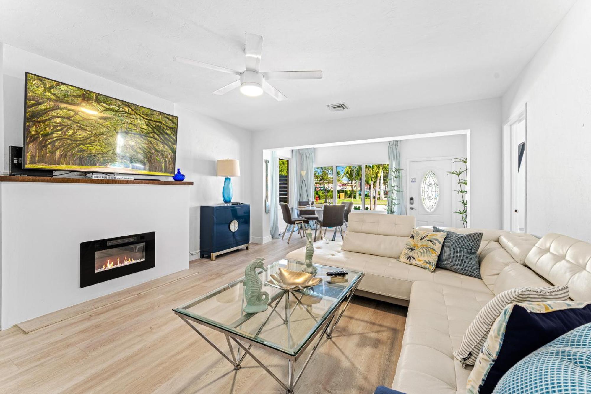 Wonderful 3br Steps To The Wheated Pool Holiday home *