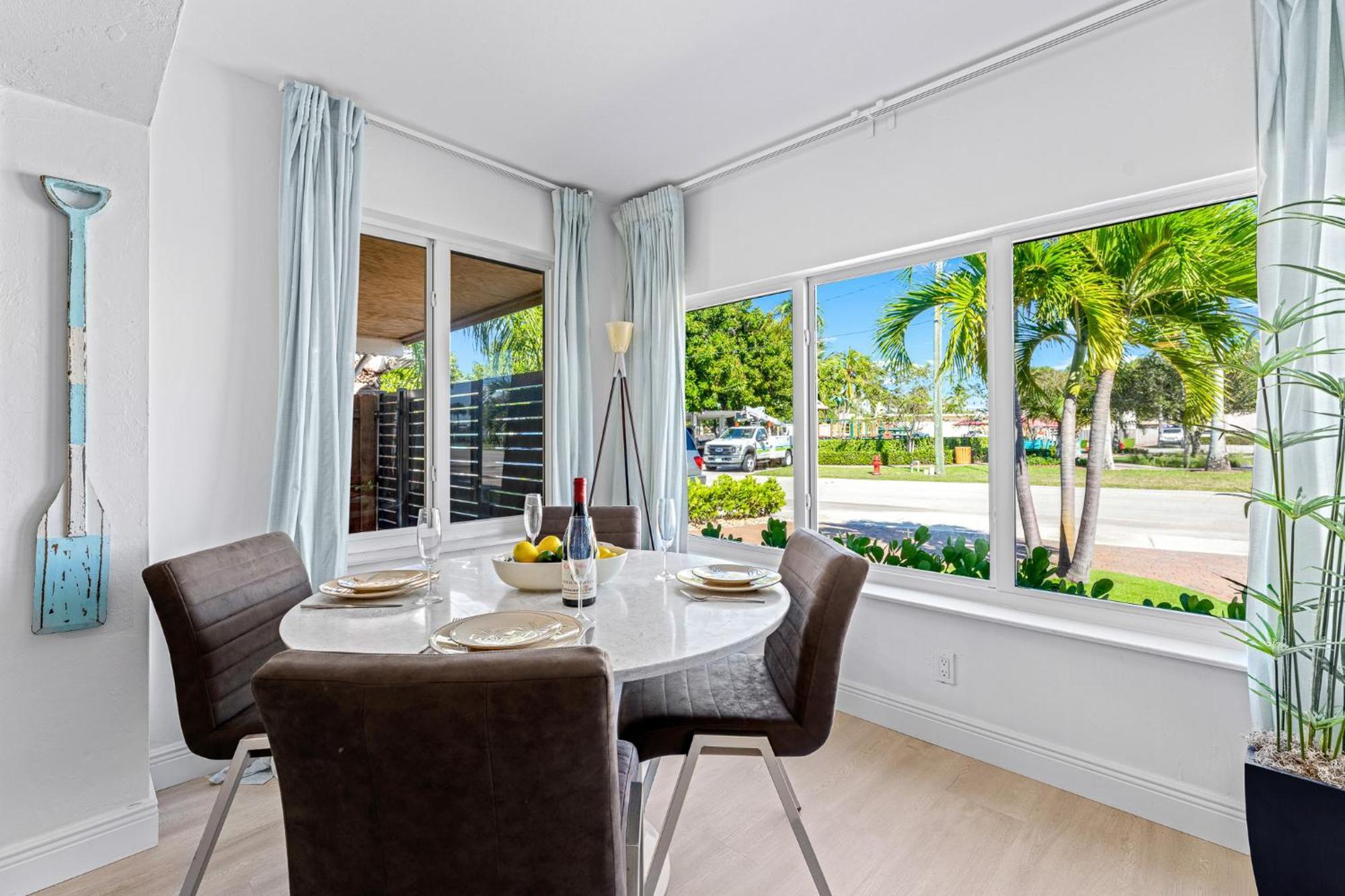 Wonderful 3br Steps To The Wheated Pool Holiday home