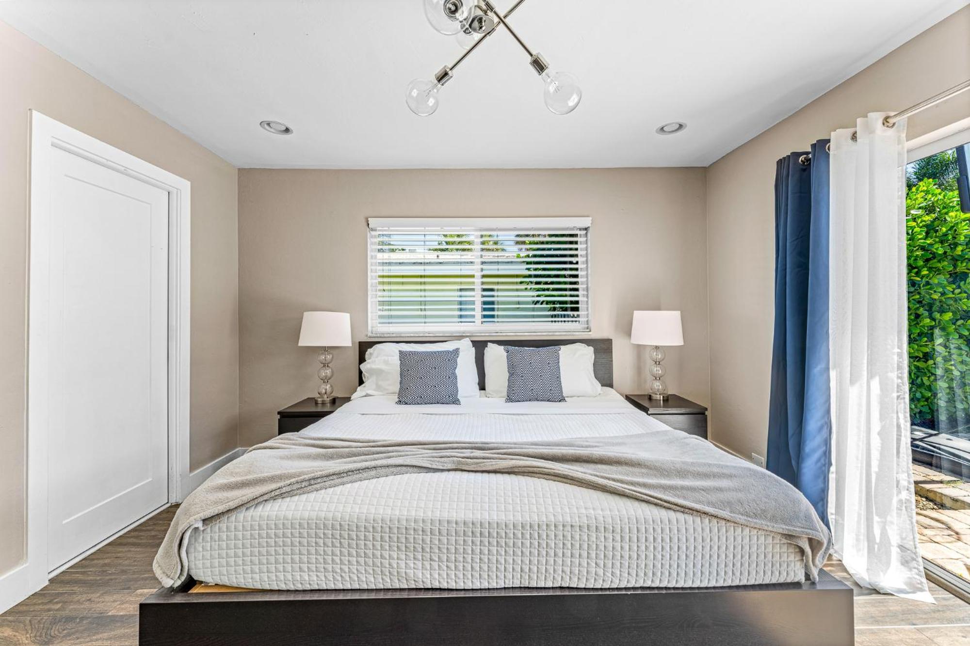 Exquisite House In Lbts- 7 Min Walk To The Beach! *