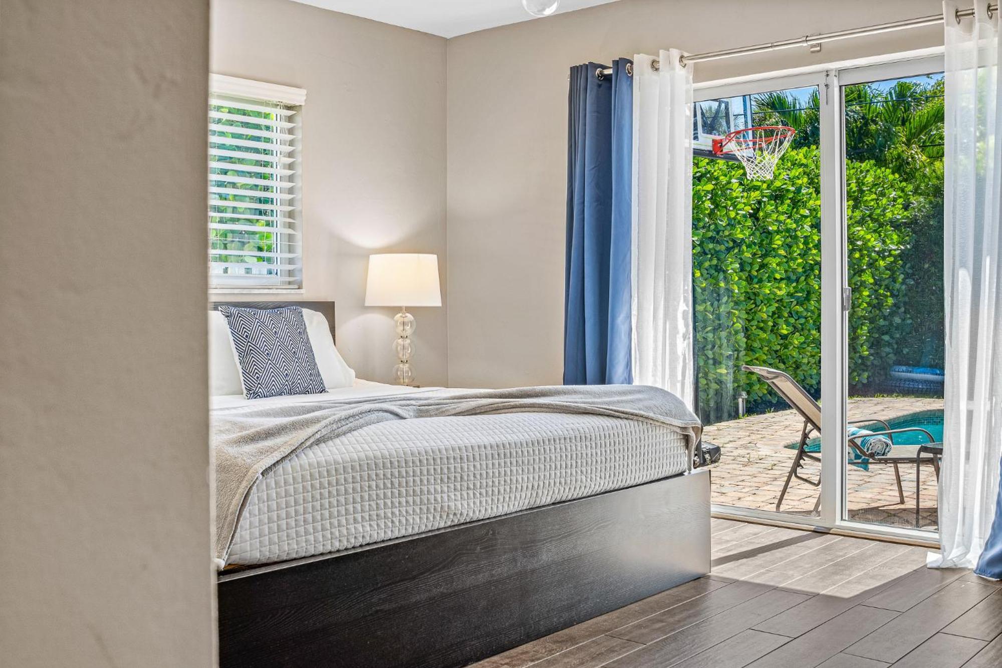 Exquisite House In Lbts- 7 Min Walk To The Beach!