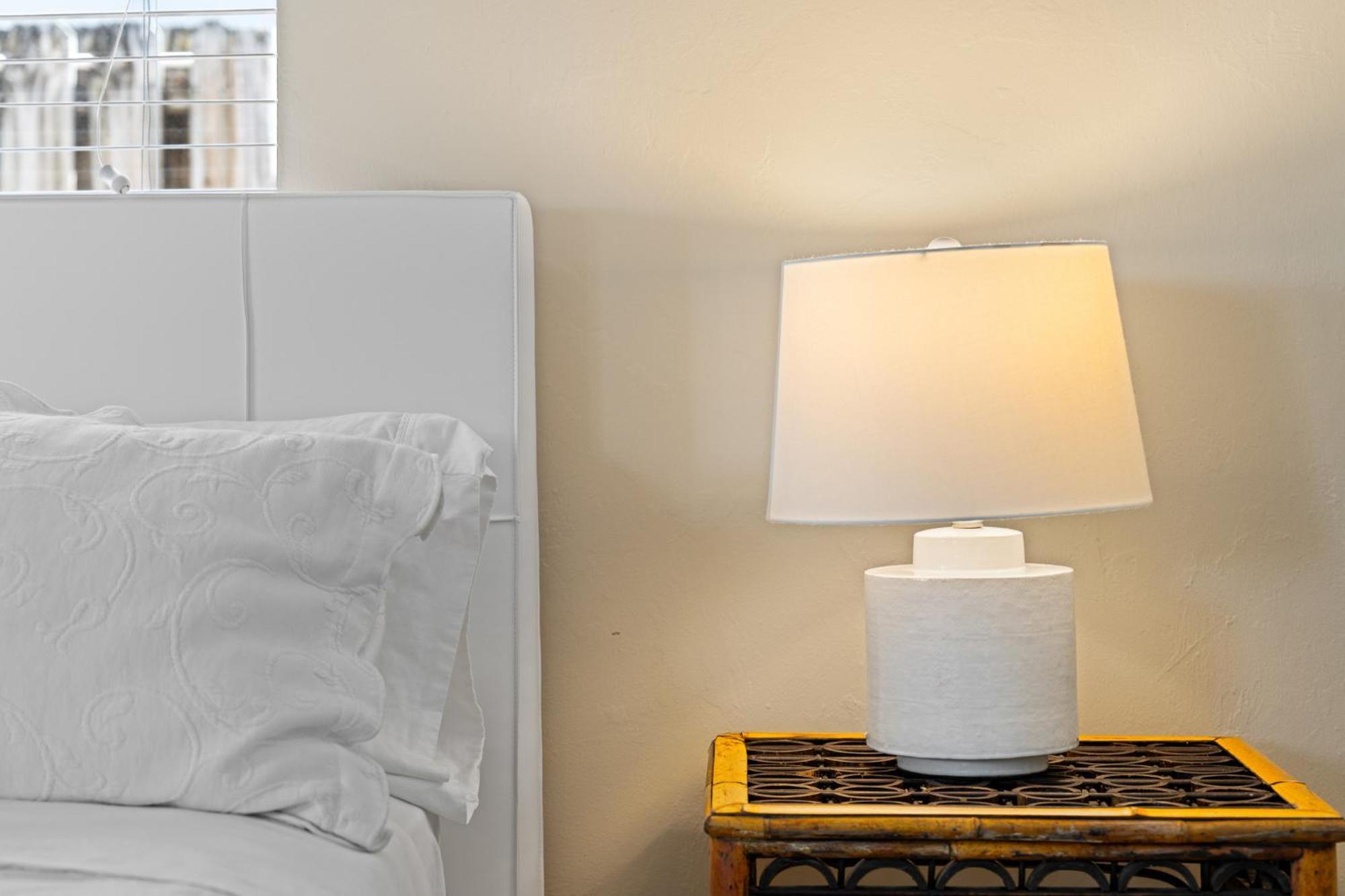 Gorgeous 3br2ba In Lbts- Walk To The Holiday home Fort Lauderdale