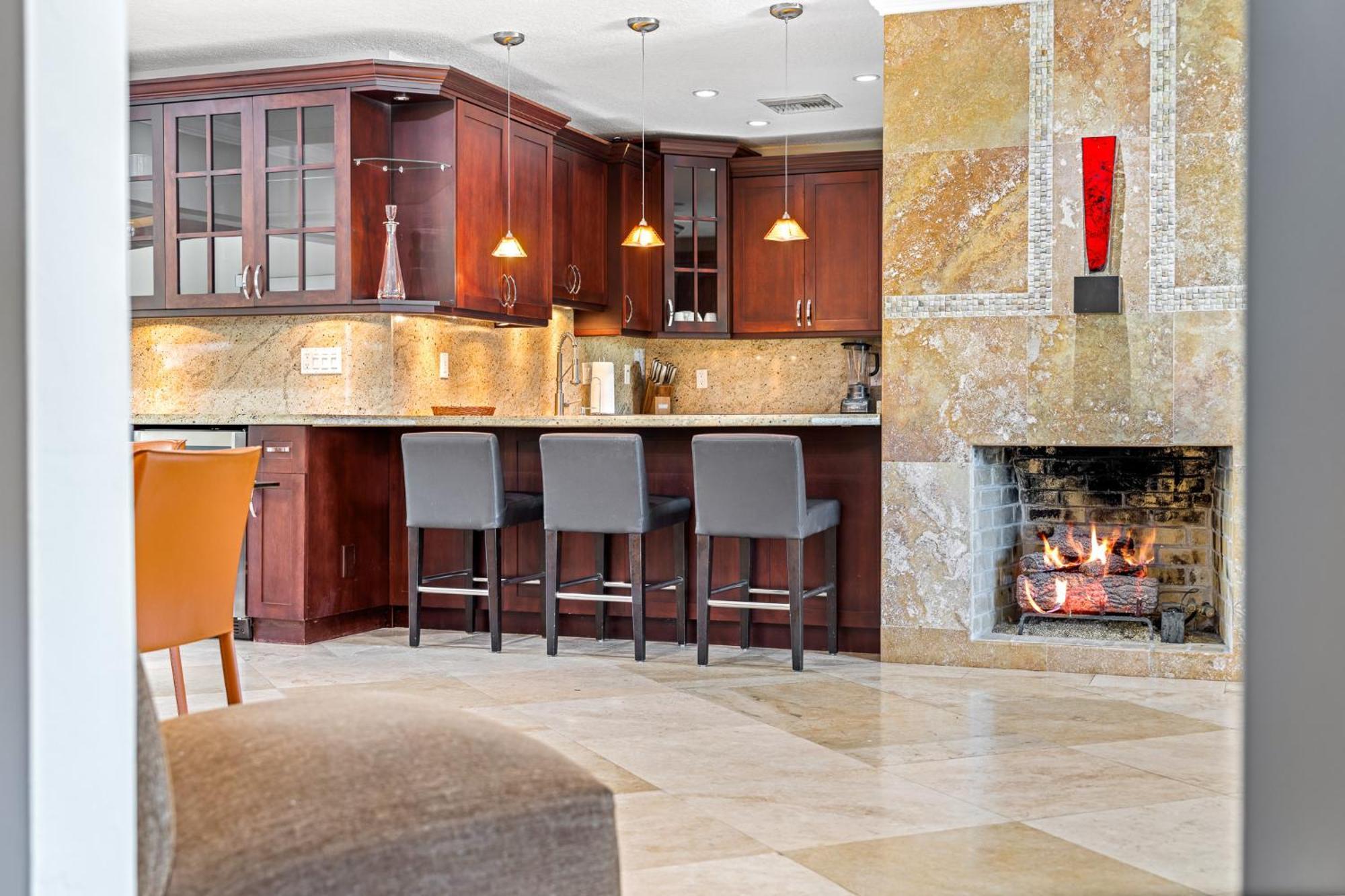 Gorgeous 3br2ba In Lbts- Walk To The *