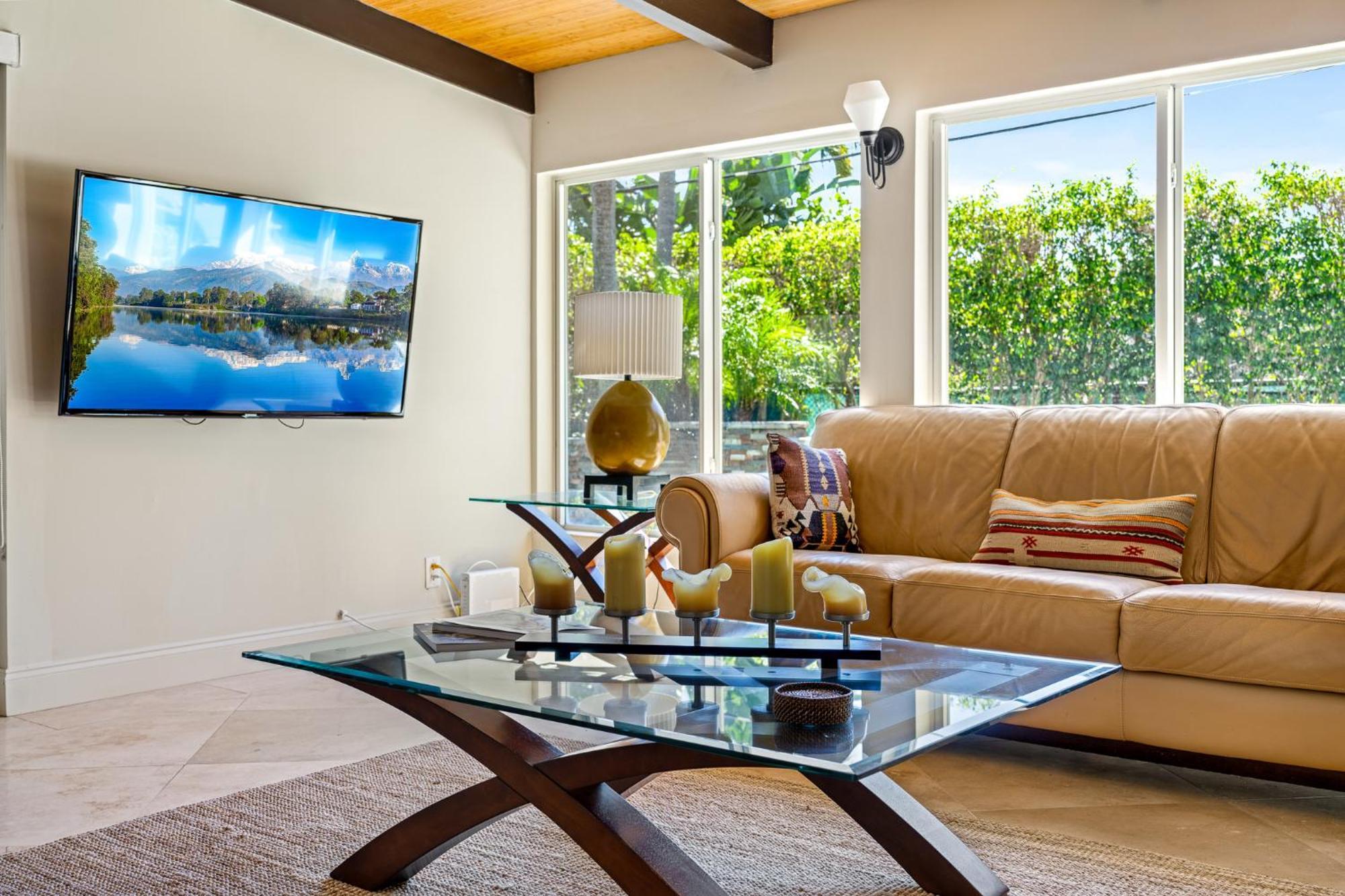 Gorgeous 3br2ba In Lbts- Walk To The Holiday home Fort Lauderdale