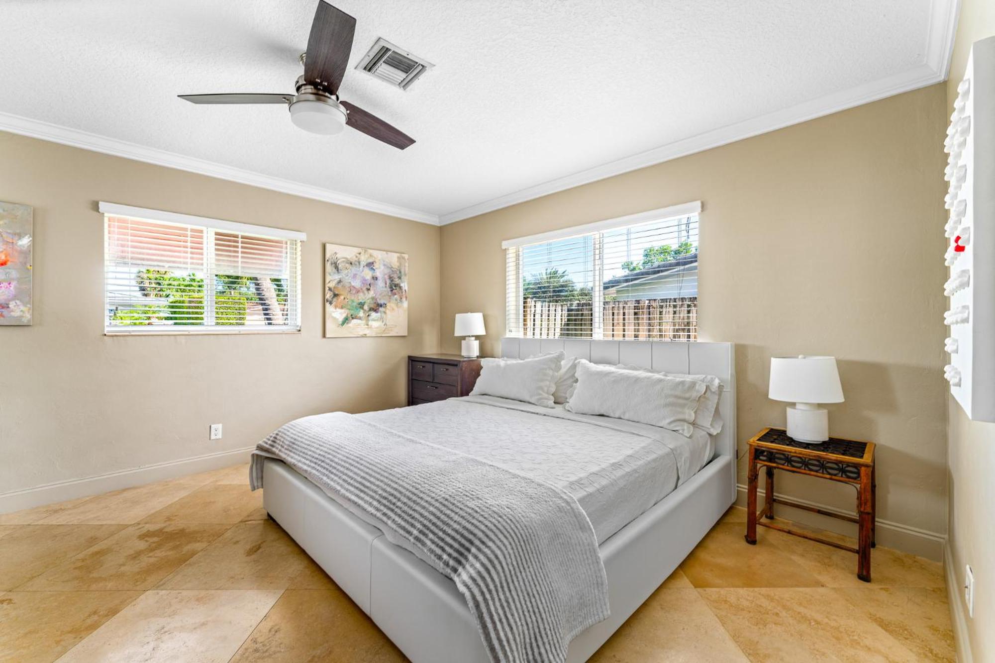Gorgeous 3br2ba In Lbts- Walk To The