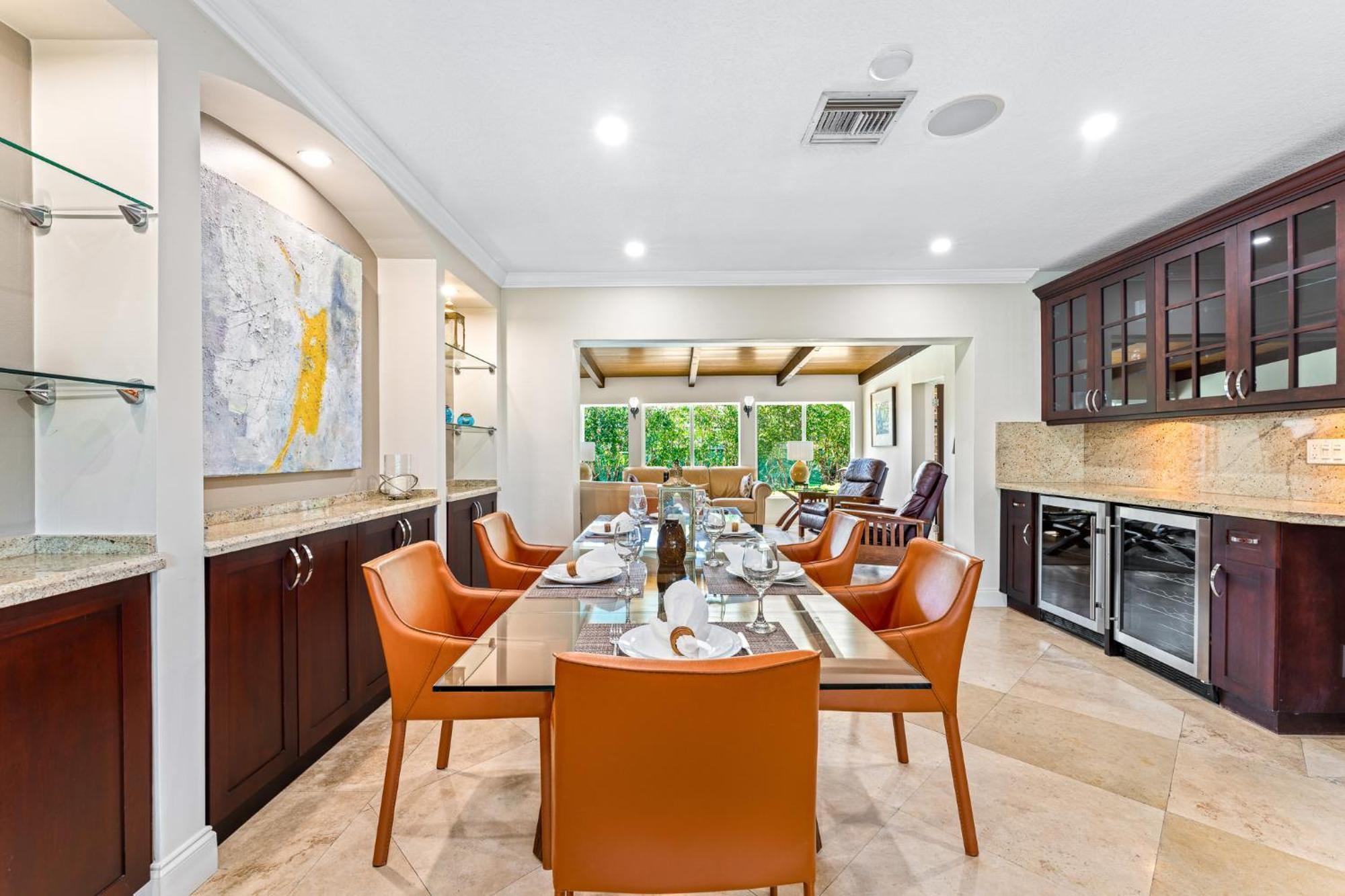 Gorgeous 3br2ba In Lbts- Walk To The