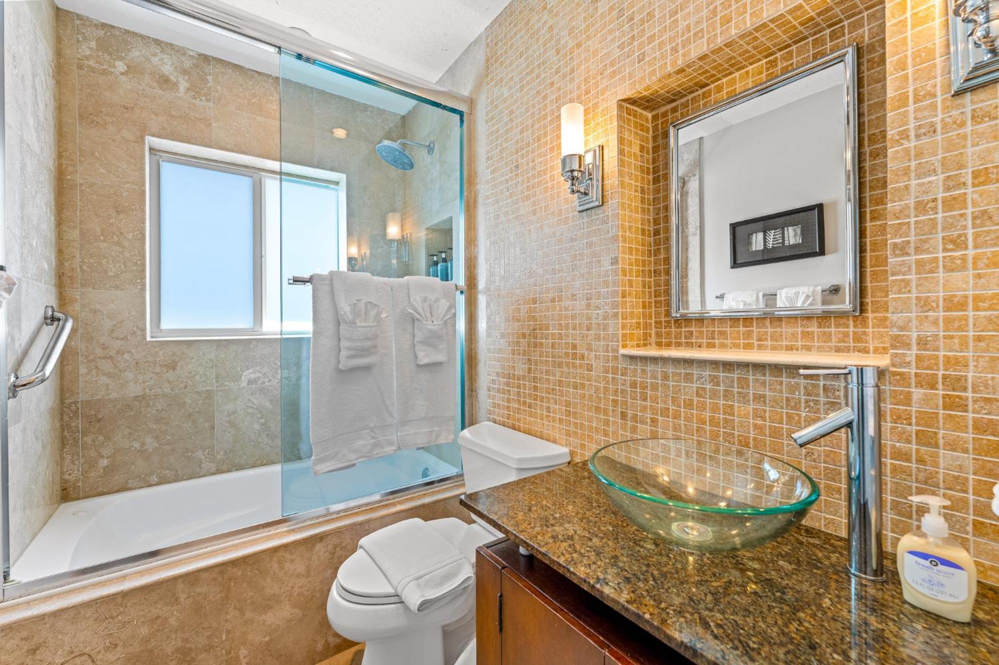 Gorgeous 3br2ba In Lbts- Walk To The Holiday home *