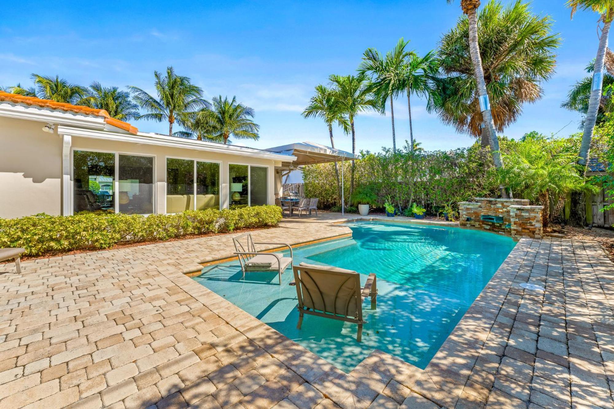 Gorgeous 3br2ba In Lbts- Walk To The Holiday home