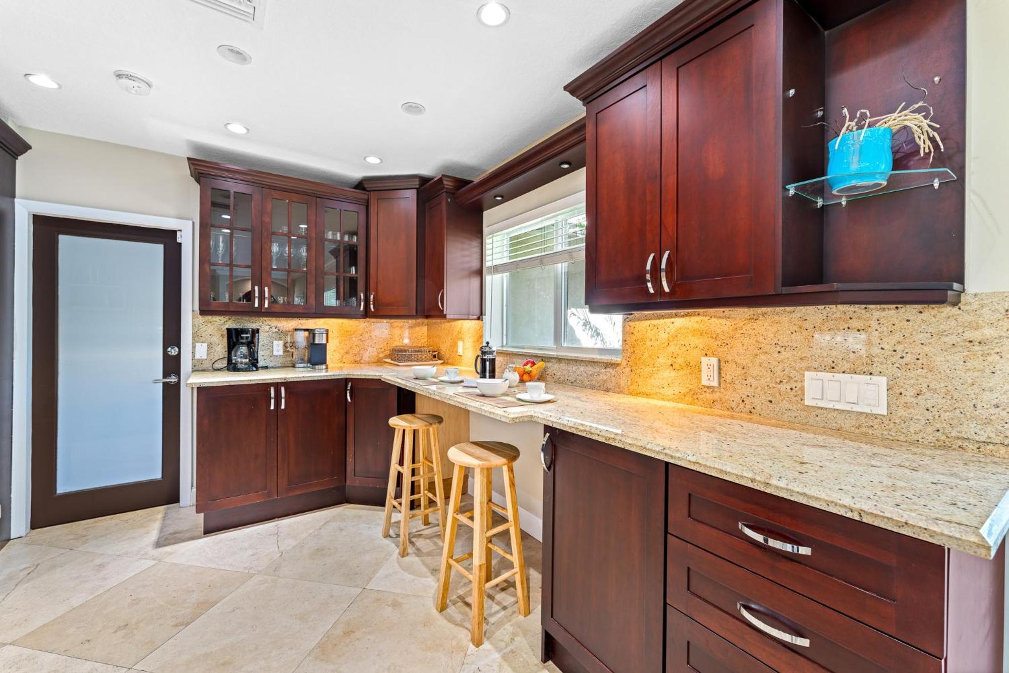 Gorgeous 3br2ba In Lbts- Walk To The Holiday home *