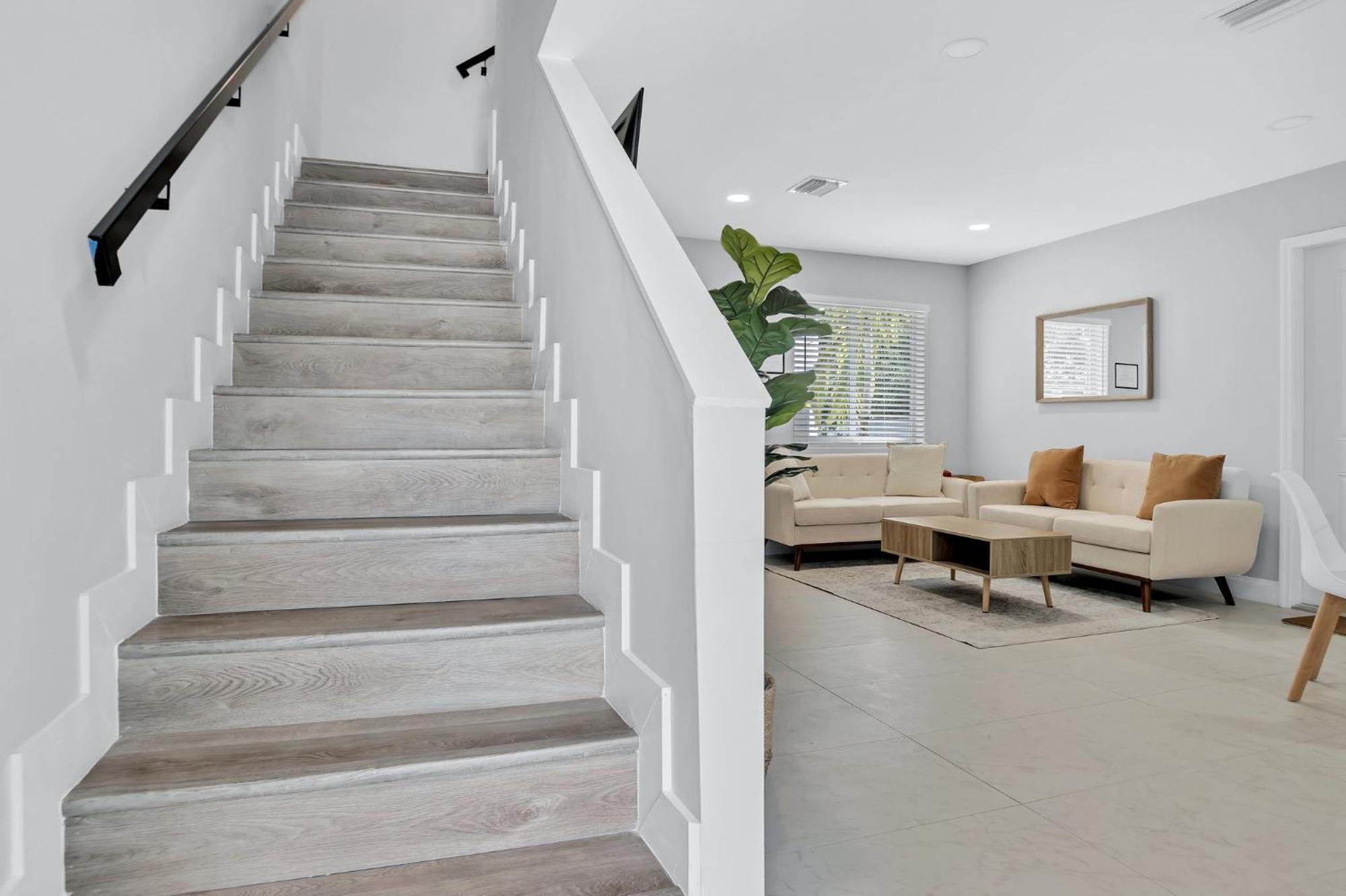 Villa Sistrunk Shades Entire Compound 5 Homes 50 Guests Fort Lauderdale