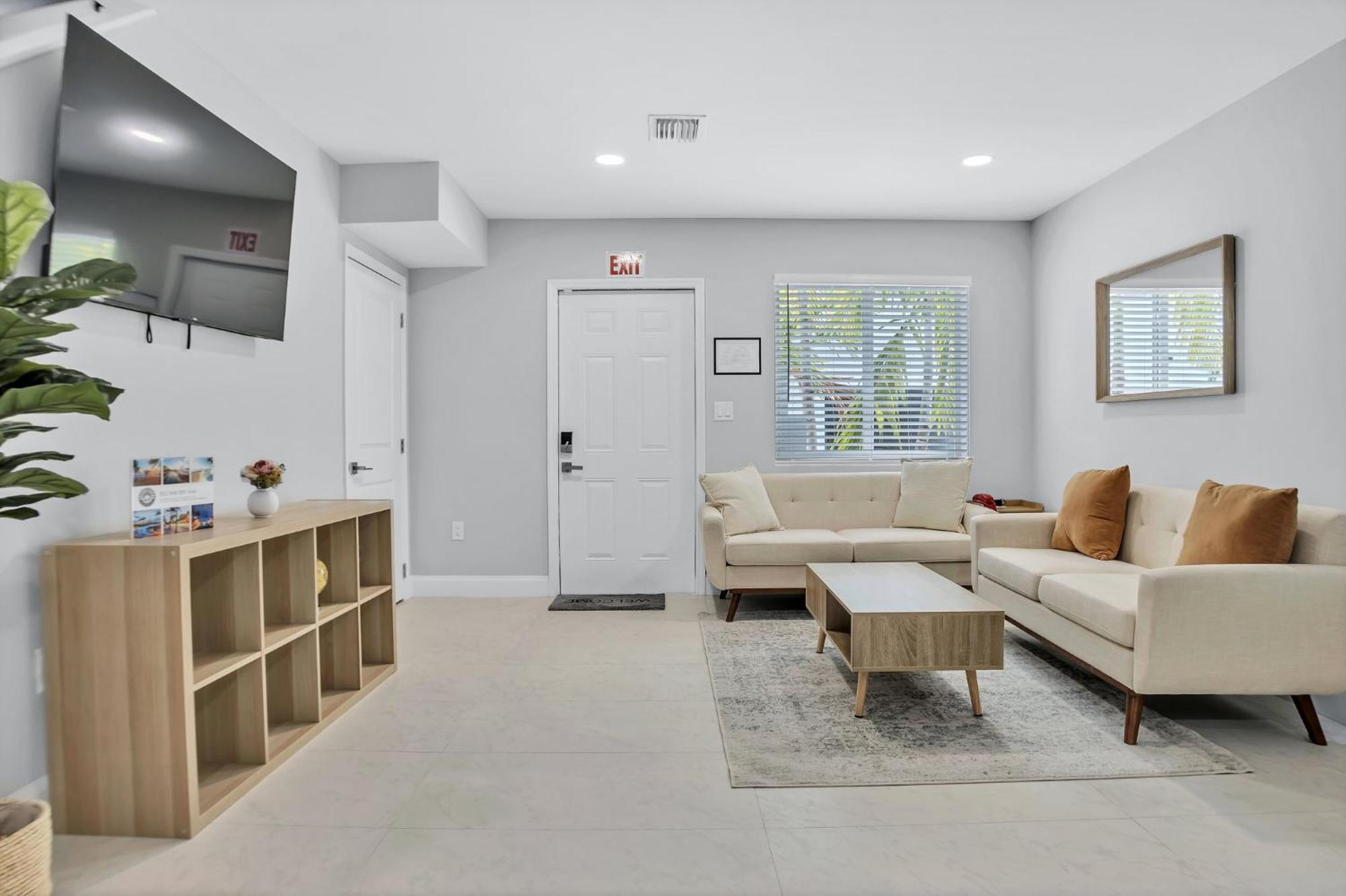 Sistrunk Shades Entire Compound 5 Homes 50 Guests * Fort Lauderdale